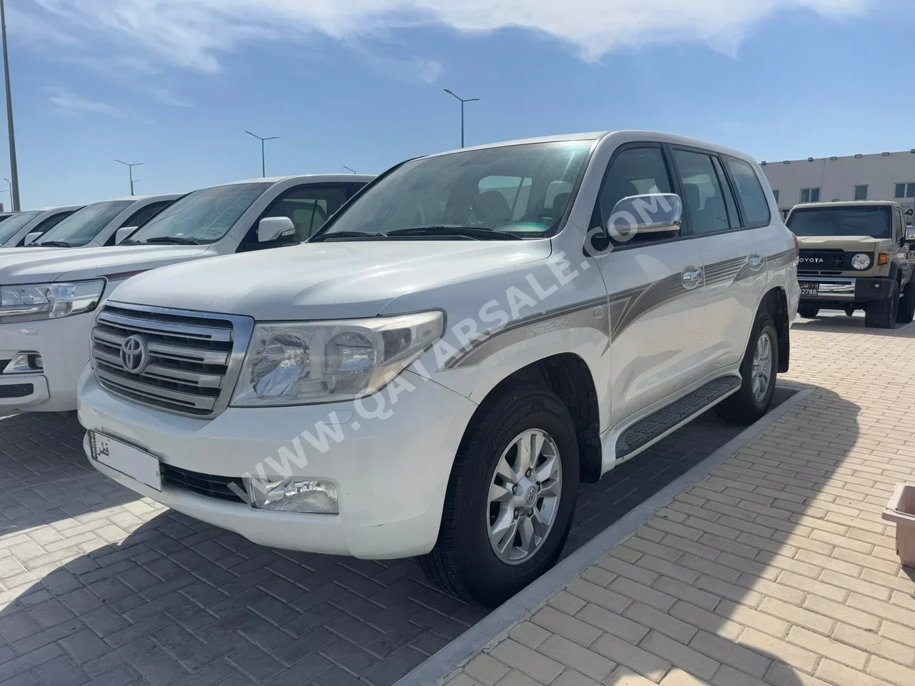 Toyota  Land Cruiser  GXR  2010  Automatic  251,000 Km  8 Cylinder  Four Wheel Drive (4WD)  SUV  White