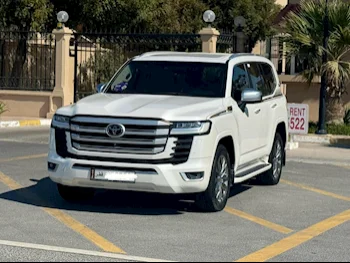 Toyota  Land Cruiser  VXR Twin Turbo  2022  Automatic  40,000 Km  6 Cylinder  Four Wheel Drive (4WD)  SUV  White