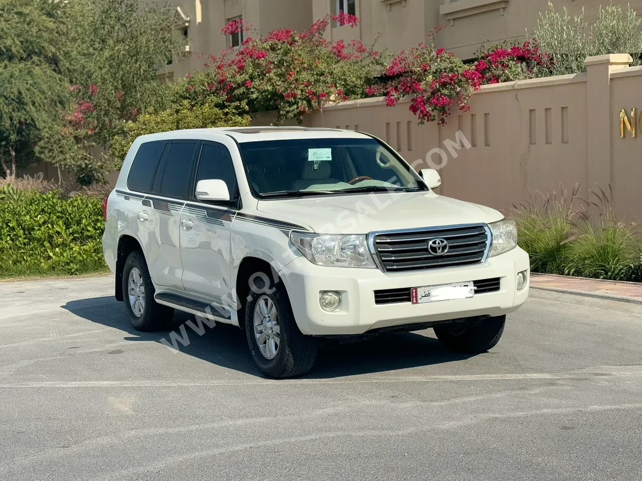 Toyota  Land Cruiser  GXR  2014  Automatic  240,000 Km  6 Cylinder  Four Wheel Drive (4WD)  SUV  White