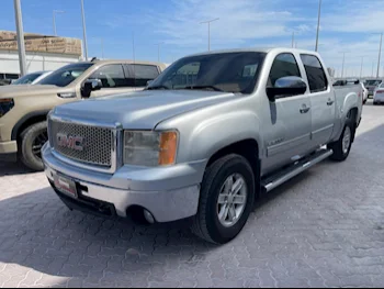 GMC  Sierra  1500  2013  Automatic  302,000 Km  8 Cylinder  Four Wheel Drive (4WD)  Pick Up  Silver