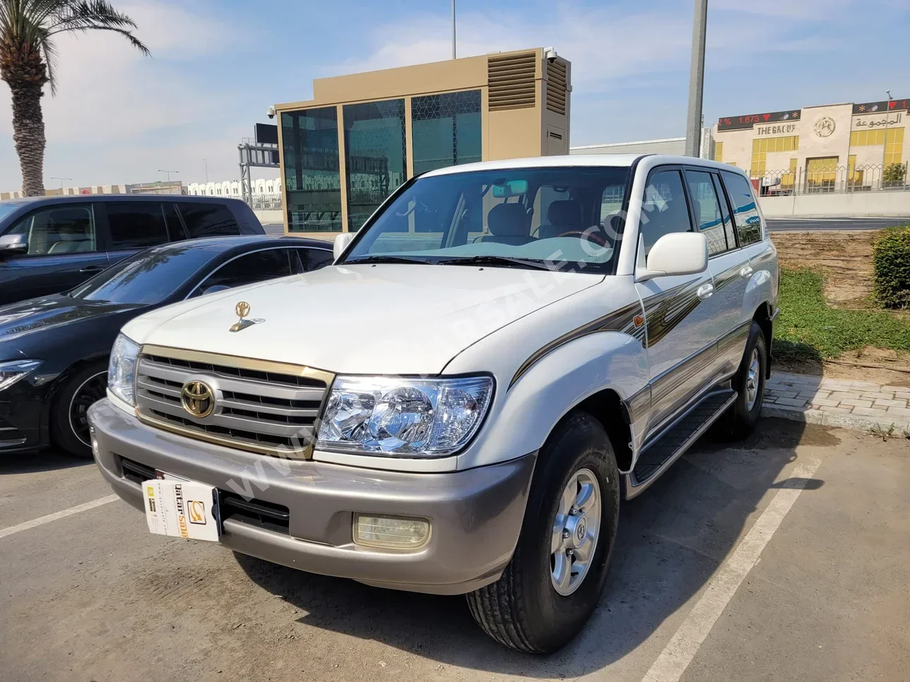 Toyota  Land Cruiser  VXR  2007  Manual  293,000 Km  8 Cylinder  Four Wheel Drive (4WD)  SUV  White