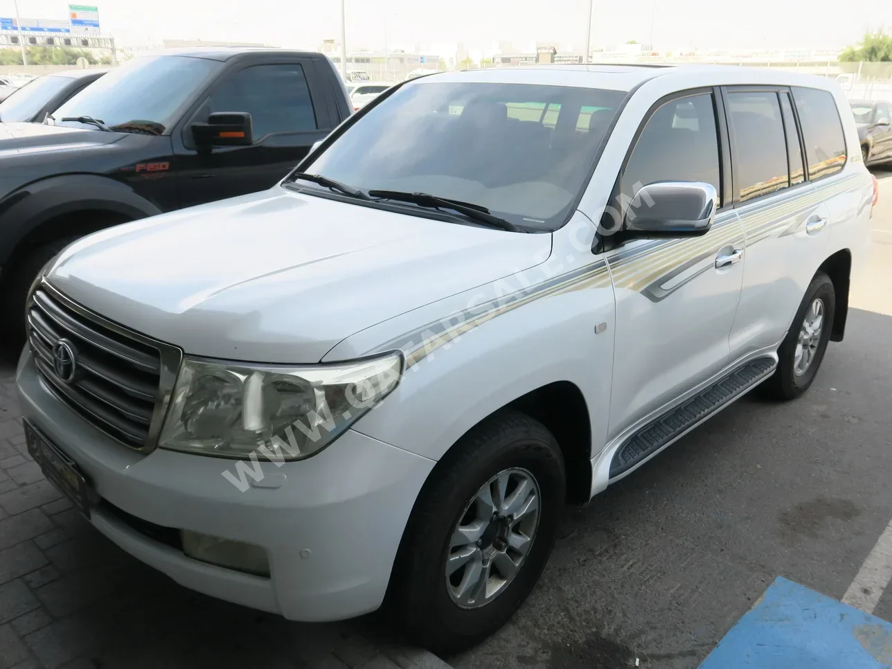 Toyota  Land Cruiser  VXR  2009  Automatic  330,000 Km  8 Cylinder  Four Wheel Drive (4WD)  SUV  White