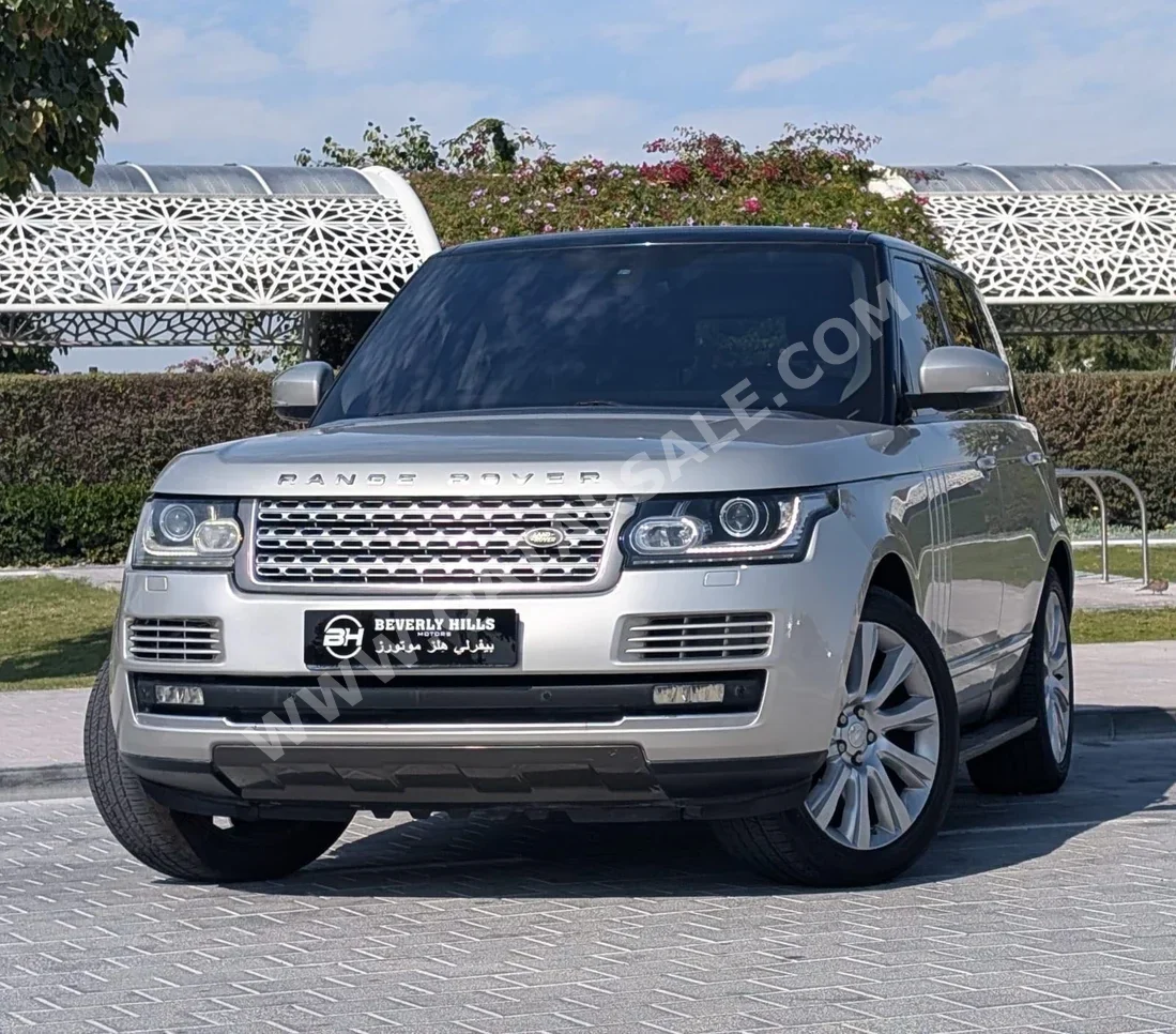 Land Rover  Range Rover  Vogue  2016  Automatic  136,350 Km  8 Cylinder  Four Wheel Drive (4WD)  SUV  Gold