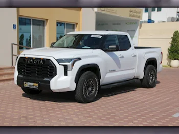 Toyota  Tundra  SR5  2023  Automatic  12,000 Km  6 Cylinder  Four Wheel Drive (4WD)  Pick Up  White  With Warranty