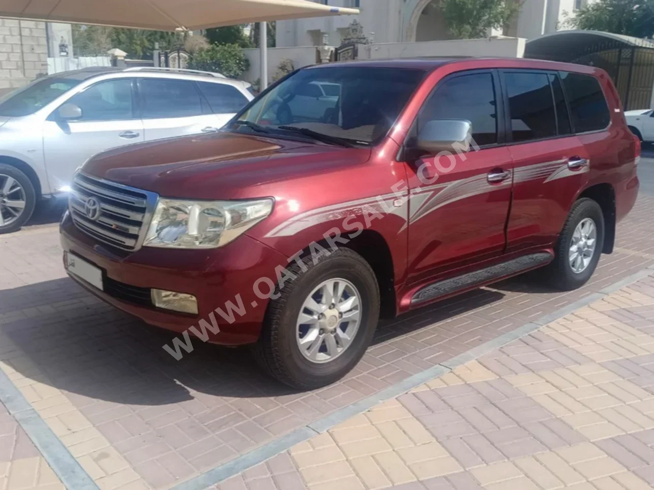 Toyota  Land Cruiser  GXR  2010  Automatic  297,000 Km  8 Cylinder  Four Wheel Drive (4WD)  SUV  Maroon