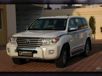 Toyota  Land Cruiser  VXR  2013  Automatic  385,000 Km  8 Cylinder  Four Wheel Drive (4WD)  SUV  White