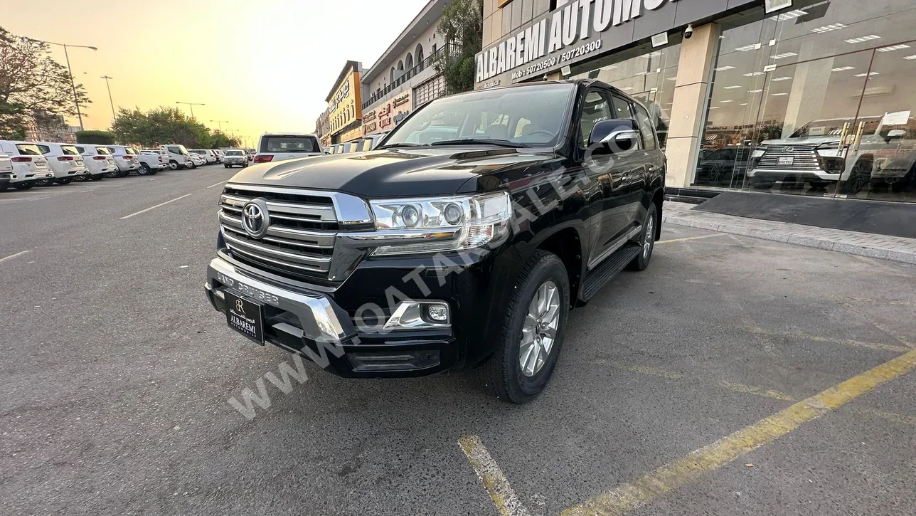 Toyota  Land Cruiser  GXR  2021  Automatic  28,000 Km  8 Cylinder  Four Wheel Drive (4WD)  SUV  Black