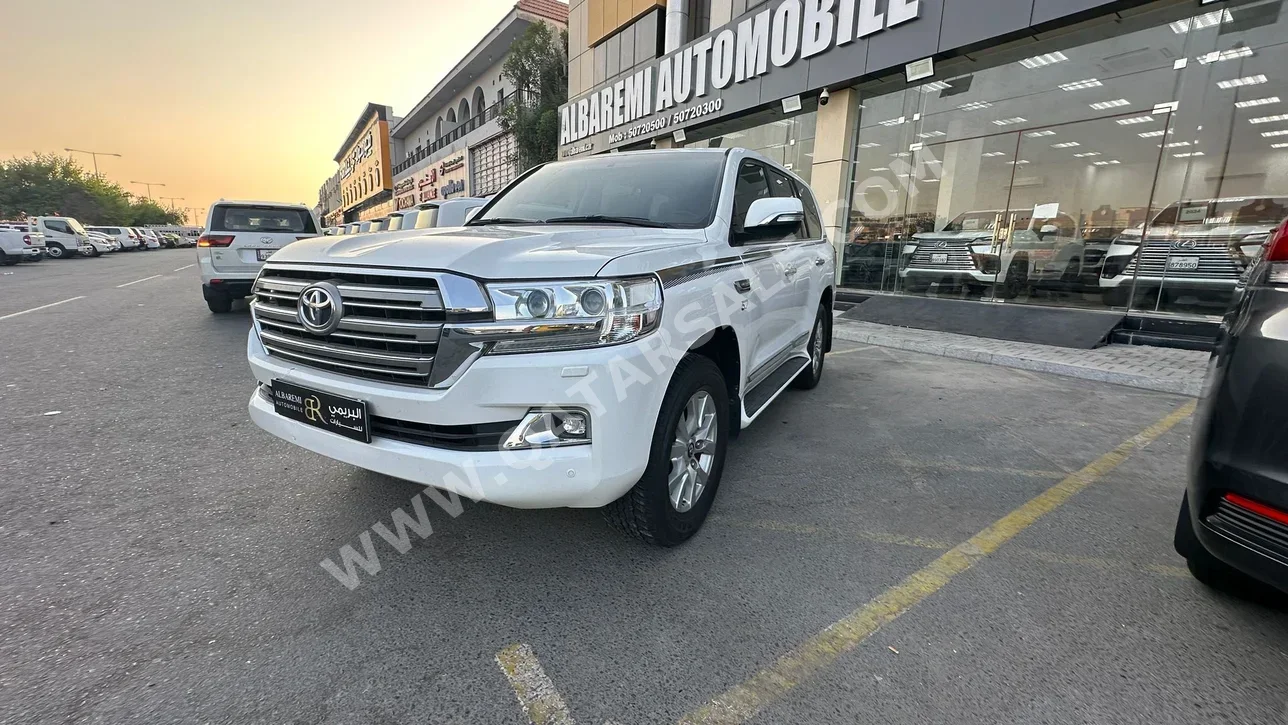 Toyota  Land Cruiser  VXR  2021  Automatic  160,000 Km  8 Cylinder  Four Wheel Drive (4WD)  SUV  White