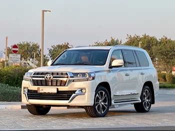 Toyota  Land Cruiser  GXR- Grand Touring  2021  Automatic  112,000 Km  6 Cylinder  Four Wheel Drive (4WD)  SUV  White