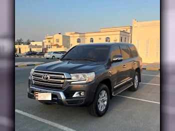 Toyota  Land Cruiser  GXR  2021  Automatic  120,000 Km  8 Cylinder  Four Wheel Drive (4WD)  SUV  Gray