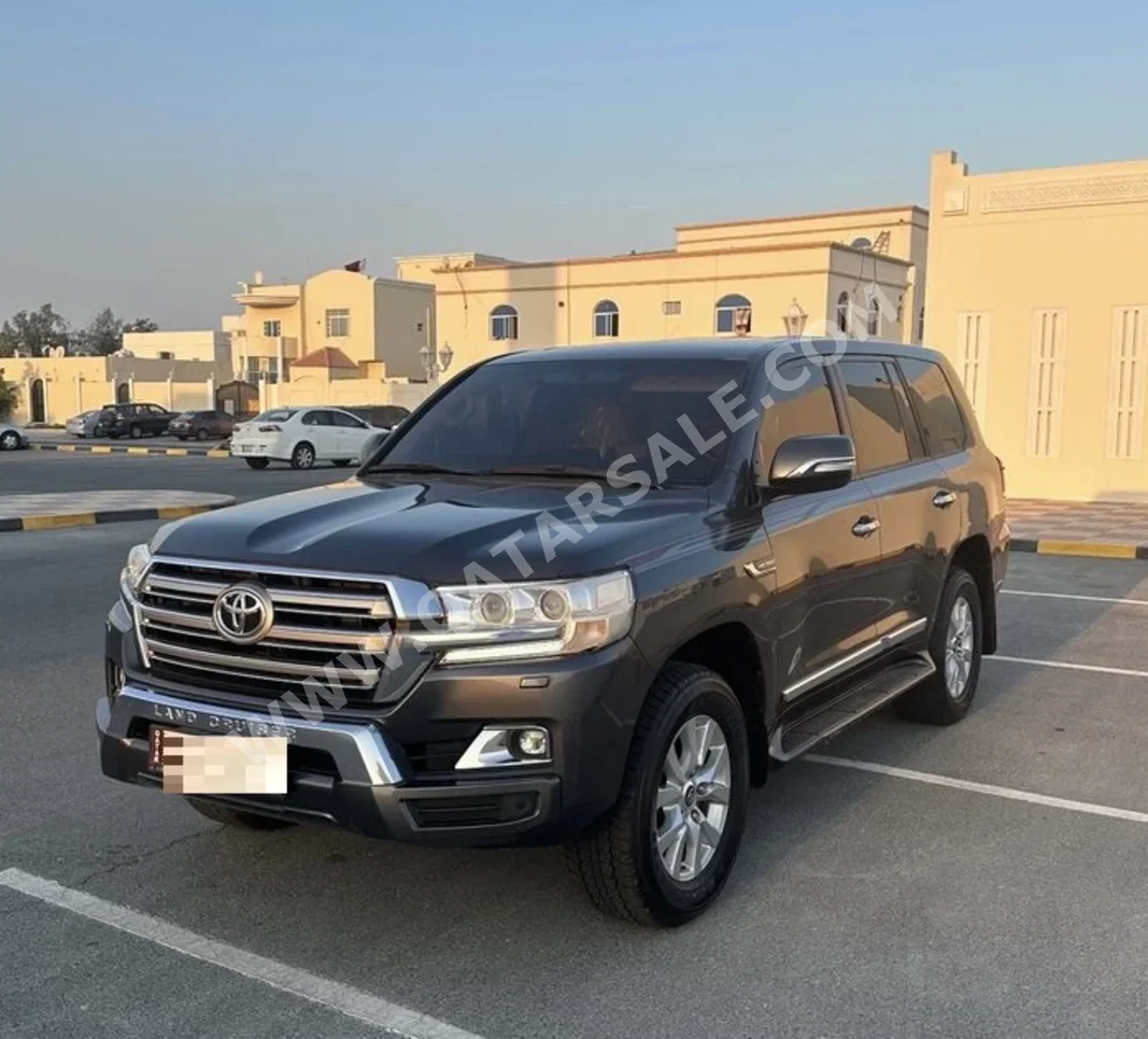 Toyota  Land Cruiser  GXR  2021  Automatic  120,000 Km  8 Cylinder  Four Wheel Drive (4WD)  SUV  Gray