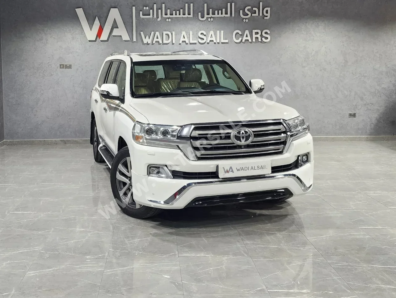 Toyota  Land Cruiser  VXR  2016  Automatic  437,000 Km  8 Cylinder  Four Wheel Drive (4WD)  SUV  White