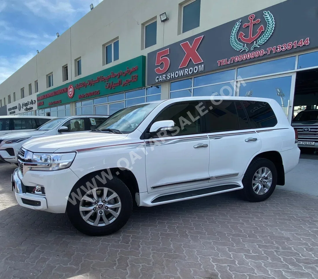 Toyota  Land Cruiser  GXR  2021  Automatic  100,000 Km  8 Cylinder  Four Wheel Drive (4WD)  SUV  White