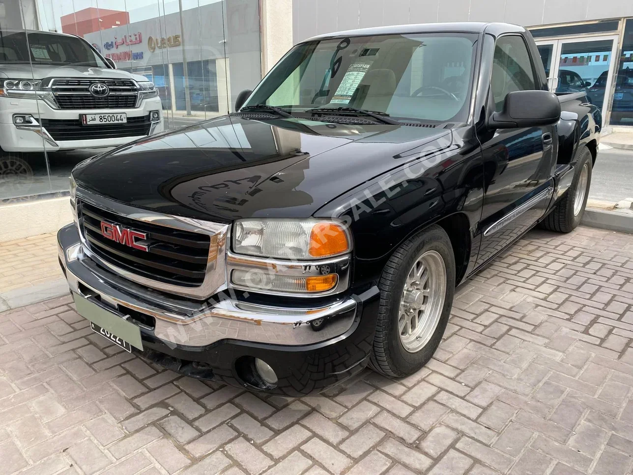 GMC  Sierra  2004  Automatic  150,000 Km  8 Cylinder  Rear Wheel Drive (RWD)  Pick Up  Black