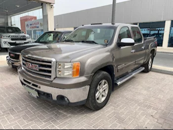 GMC  Sierra  1500  2012  Automatic  175,000 Km  8 Cylinder  Four Wheel Drive (4WD)  Pick Up  Brown