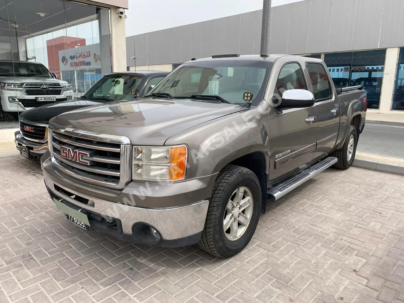 GMC  Sierra  1500  2012  Automatic  175,000 Km  8 Cylinder  Four Wheel Drive (4WD)  Pick Up  Brown