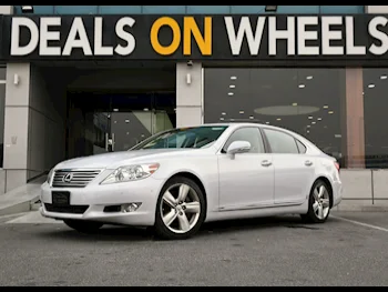Lexus  LS  460 L  2012  Automatic  13,000 Km  8 Cylinder  Rear Wheel Drive (RWD)  Sedan  White