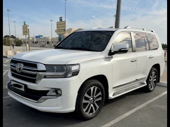 Toyota  Land Cruiser  GXR- Grand Touring  2019  Automatic  89,990 Km  8 Cylinder  Four Wheel Drive (4WD)  SUV  White