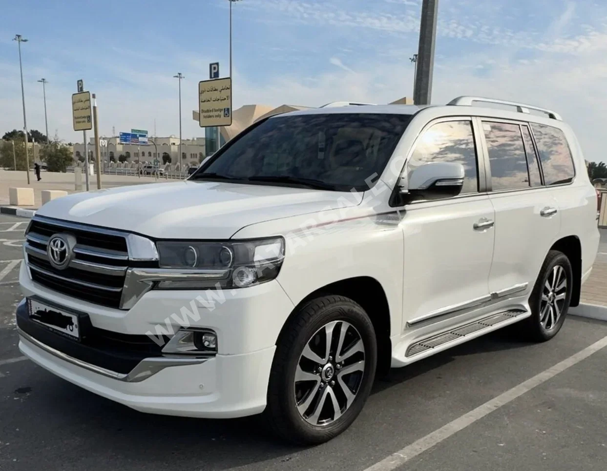 Toyota  Land Cruiser  GXR- Grand Touring  2019  Automatic  89,990 Km  8 Cylinder  Four Wheel Drive (4WD)  SUV  White