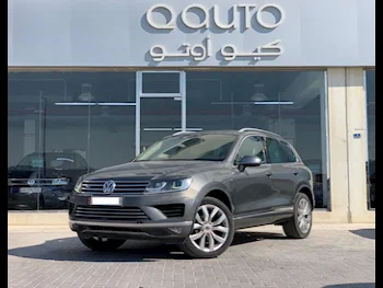 Volkswagen  Touareg  2015  Automatic  106,000 Km  6 Cylinder  All Wheel Drive (AWD)  SUV  Gray