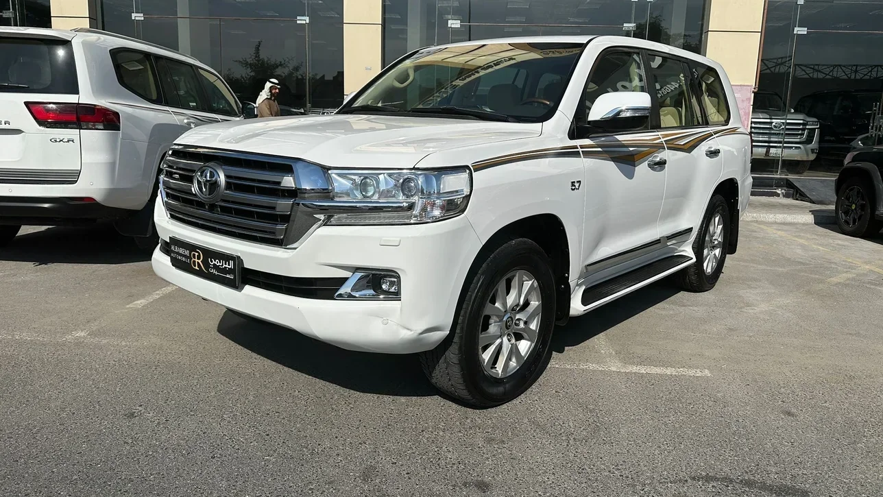 Toyota  Land Cruiser  VXR  2016  Automatic  300,000 Km  8 Cylinder  Four Wheel Drive (4WD)  SUV  White
