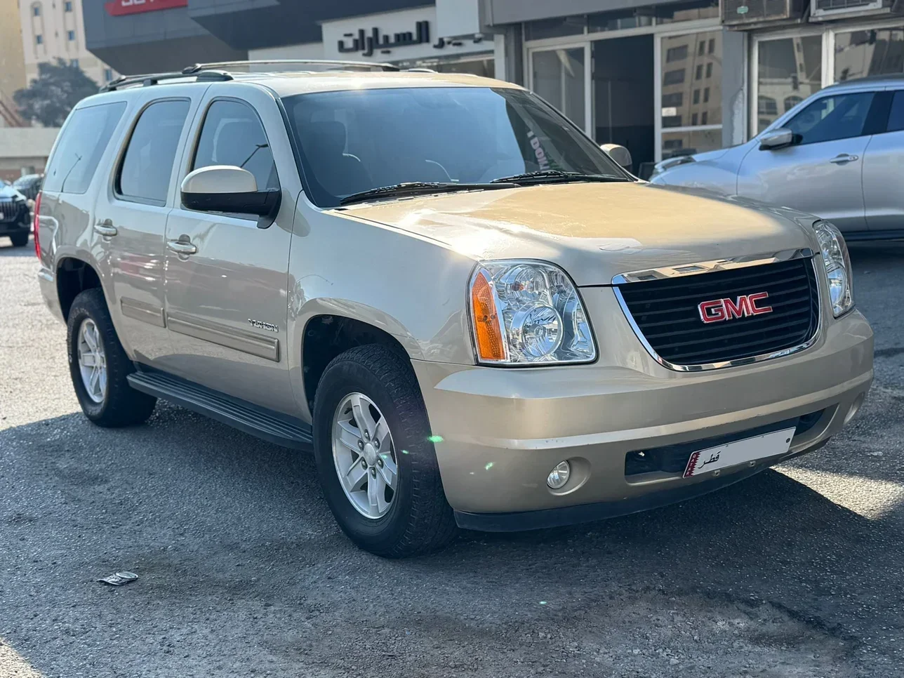 GMC  Yukon  2012  Automatic  250,000 Km  8 Cylinder  Four Wheel Drive (4WD)  SUV  Gold