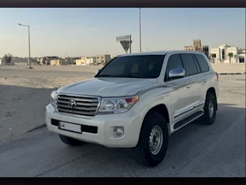 Toyota  Land Cruiser  VXR  2013  Automatic  220,000 Km  8 Cylinder  Four Wheel Drive (4WD)  SUV  White