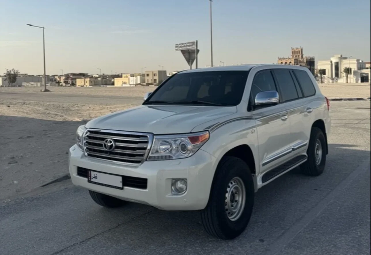 Toyota  Land Cruiser  VXR  2013  Automatic  220,000 Km  8 Cylinder  Four Wheel Drive (4WD)  SUV  White