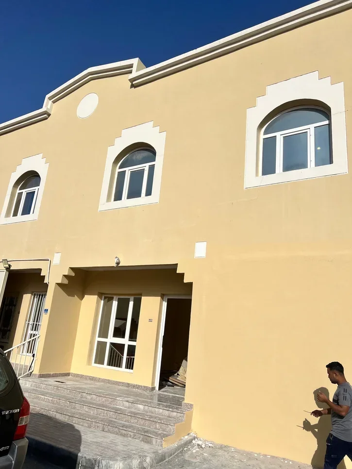 Family Residential  - Not Furnished  - Al Rayyan  - Izghawa  - 6 Bedrooms