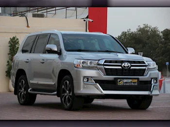 Toyota  Land Cruiser  VXR  2012  Automatic  214,000 Km  8 Cylinder  Four Wheel Drive (4WD)  SUV  Silver