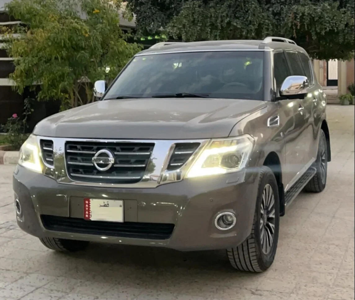 Nissan  Patrol  Platinum  2016  Automatic  216,000 Km  8 Cylinder  Four Wheel Drive (4WD)  SUV  Gray