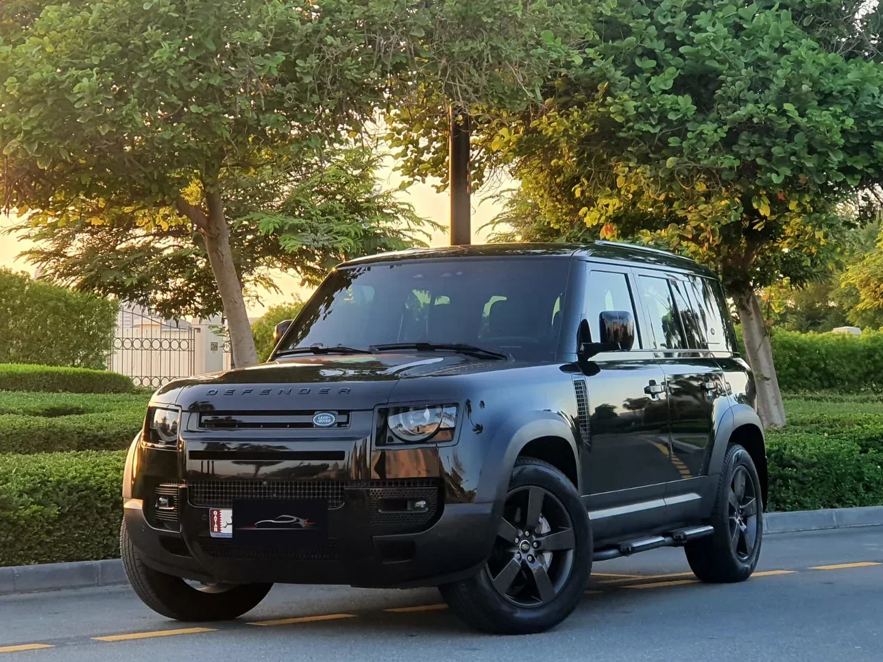 Land Rover  Defender  110 HSE  2023  Automatic  11,000 Km  6 Cylinder  Four Wheel Drive (4WD)  SUV  Black  With Warranty