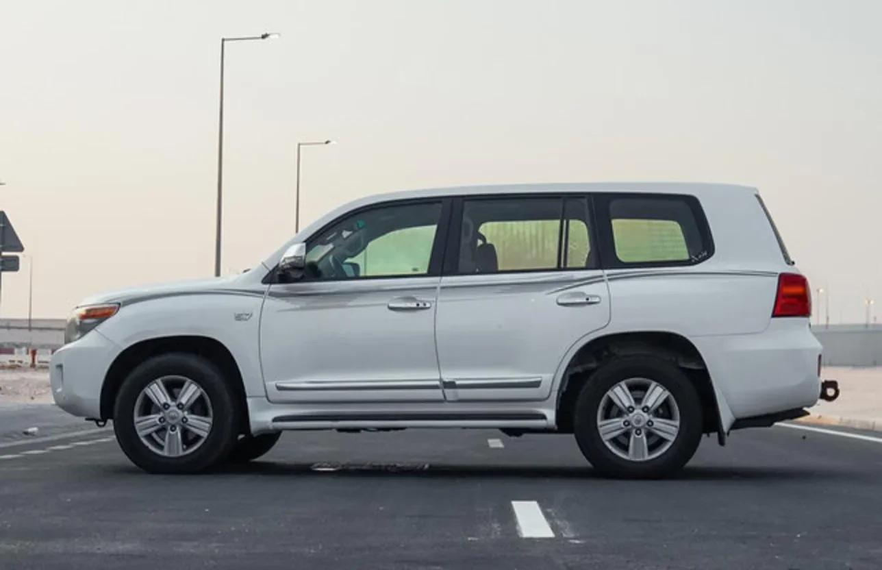 Toyota  Land Cruiser  GXR  2014  Automatic  400,000 Km  8 Cylinder  Four Wheel Drive (4WD)  SUV  White