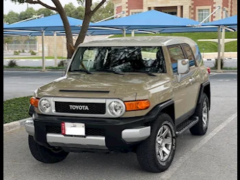 Toyota  FJ Cruiser  2014  Automatic  76,000 Km  6 Cylinder  Four Wheel Drive (4WD)  SUV  Beige