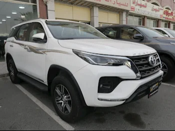  Toyota  Fortuner  SR5  2023  Automatic  24,000 Km  6 Cylinder  Four Wheel Drive (4WD)  SUV  White  With Warranty