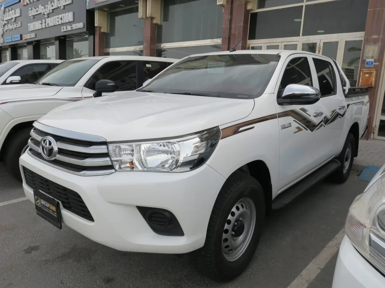 Toyota  Hilux  2024  Manual  30,000 Km  4 Cylinder  Four Wheel Drive (4WD)  Pick Up  White  With Warranty