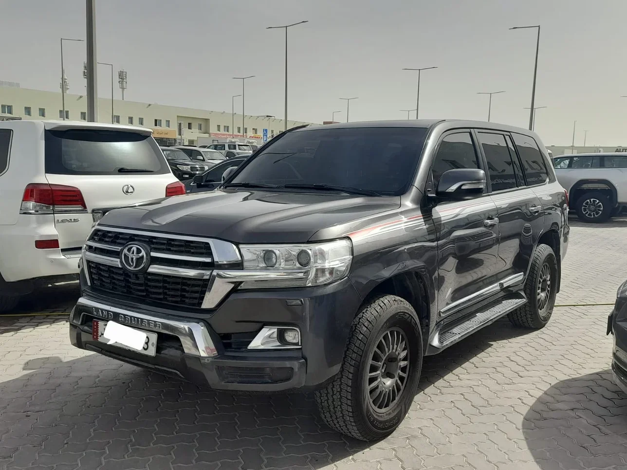 Toyota  Land Cruiser  GXR  2016  Automatic  271,000 Km  8 Cylinder  Four Wheel Drive (4WD)  SUV  Gray