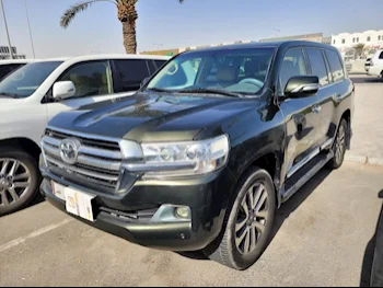 Toyota  Land Cruiser  VXR  2017  Automatic  248,000 Km  8 Cylinder  Four Wheel Drive (4WD)  SUV  Gray