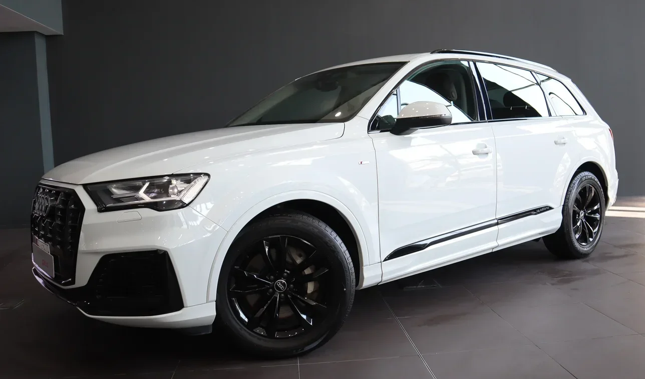 Audi  Q7  3.0  2022  Automatic  9,000 Km  6 Cylinder  All Wheel Drive (AWD)  SUV  White  With Warranty