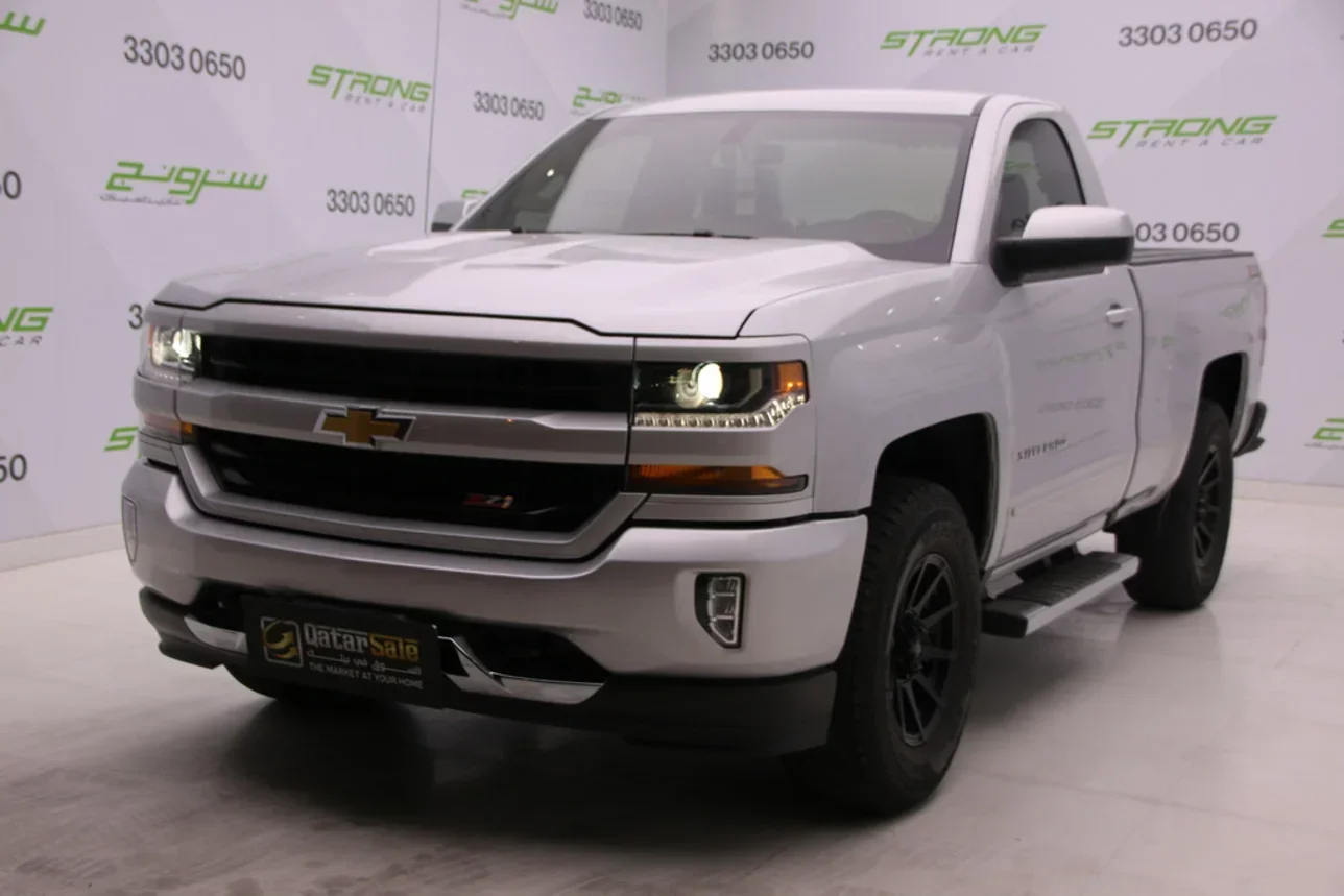 Chevrolet  Silverado  LT  2018  Automatic  35,000 Km  8 Cylinder  Four Wheel Drive (4WD)  Pick Up  Silver