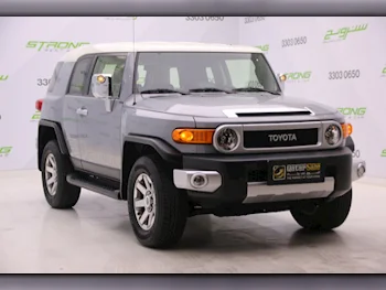 Toyota  FJ Cruiser  2022  Automatic  37,000 Km  6 Cylinder  Four Wheel Drive (4WD)  SUV  Gray  With Warranty