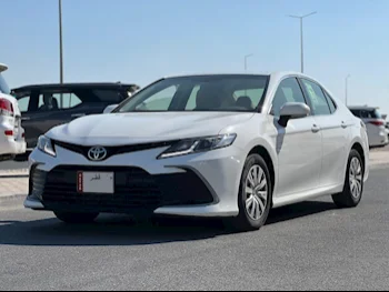 Toyota  Camry  LE  2021  Automatic  42,000 Km  4 Cylinder  Front Wheel Drive (FWD)  Sedan  White