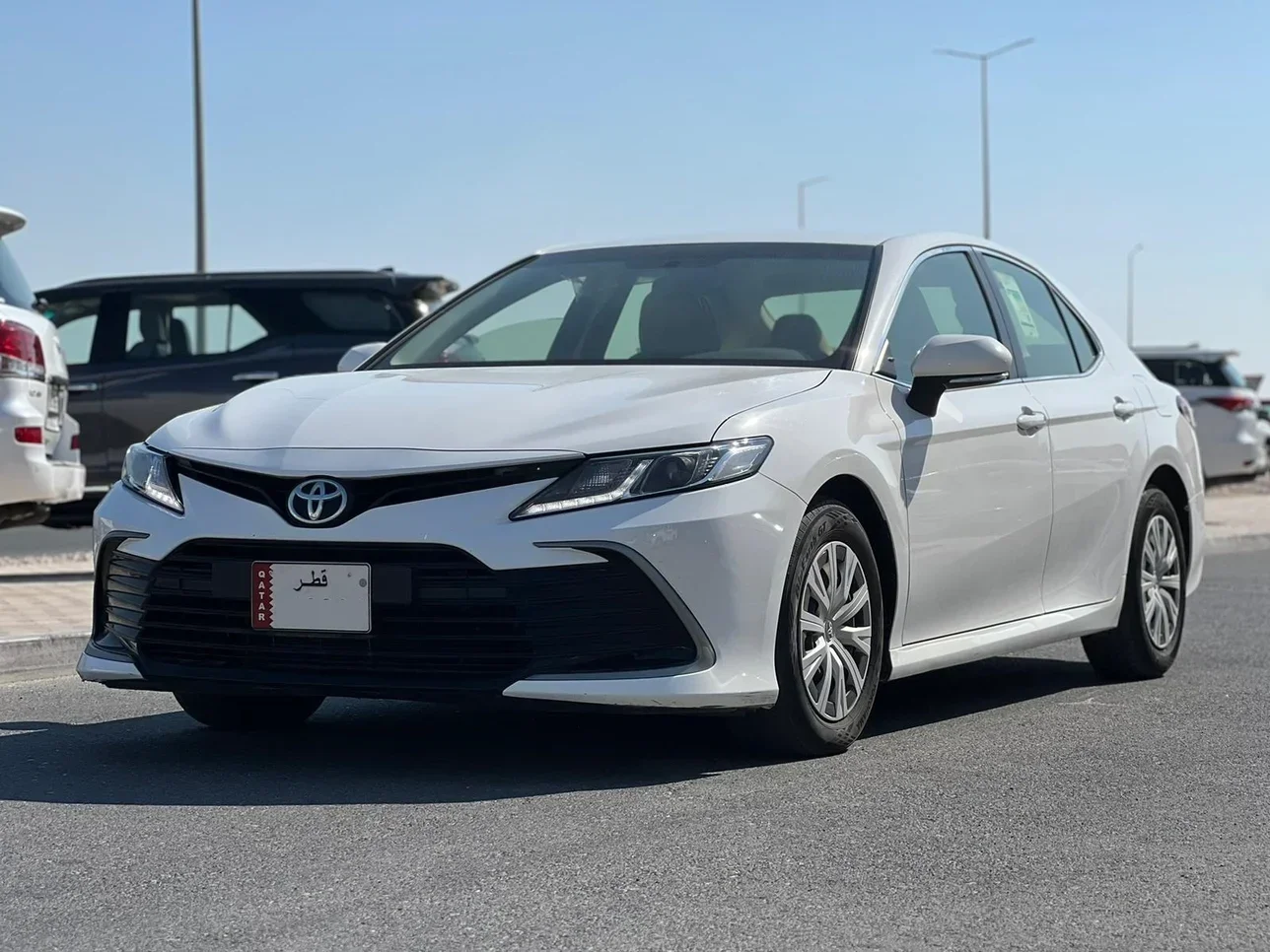 Toyota  Camry  LE  2021  Automatic  42,000 Km  4 Cylinder  Front Wheel Drive (FWD)  Sedan  White