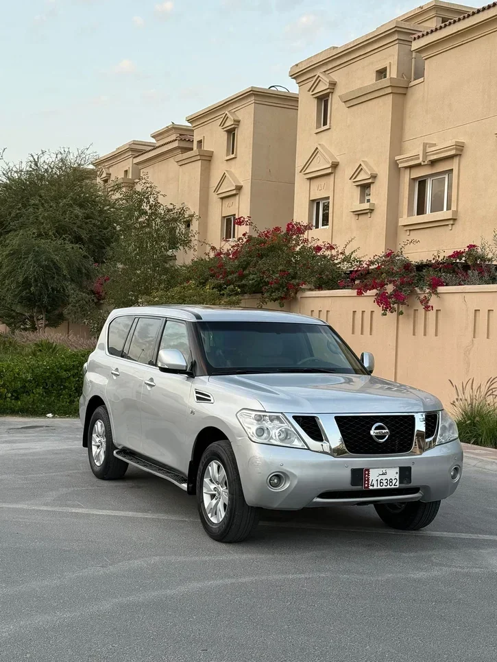 Nissan  Patrol  SE  2012  Automatic  270,000 Km  8 Cylinder  Four Wheel Drive (4WD)  SUV  Silver