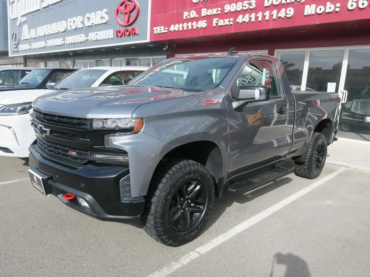 Chevrolet  Silverado  2021  Automatic  40,000 Km  8 Cylinder  Four Wheel Drive (4WD)  Pick Up  Gray  With Warranty