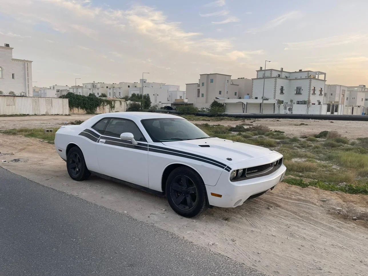 Dodge  Challenger  R/T  2013  Automatic  147,000 Km  8 Cylinder  Rear Wheel Drive (RWD)  Coupe / Sport  White