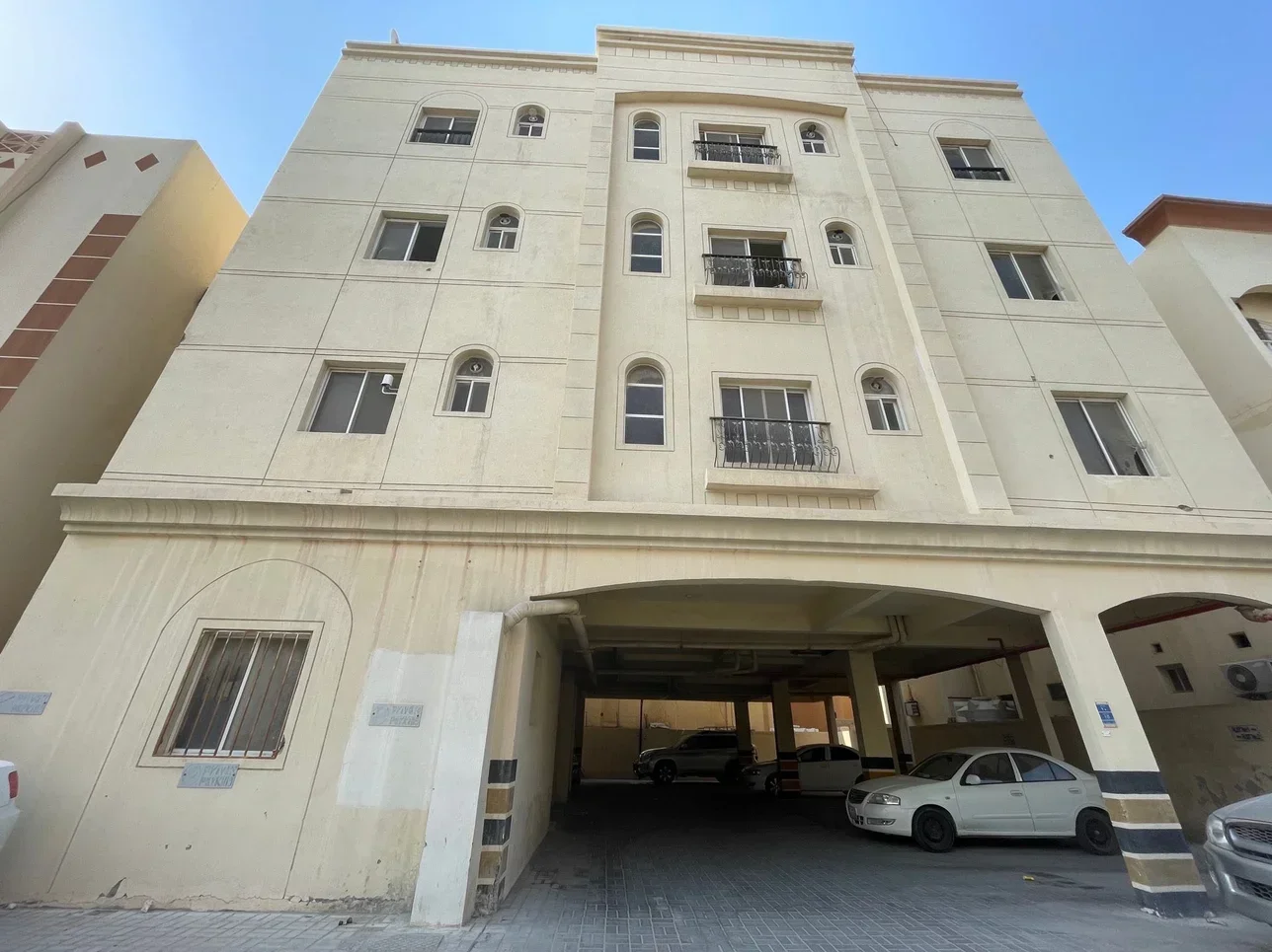 2 Bedrooms  Apartment  For Rent  in Doha -  Madinat Khalifa South  Not Furnished