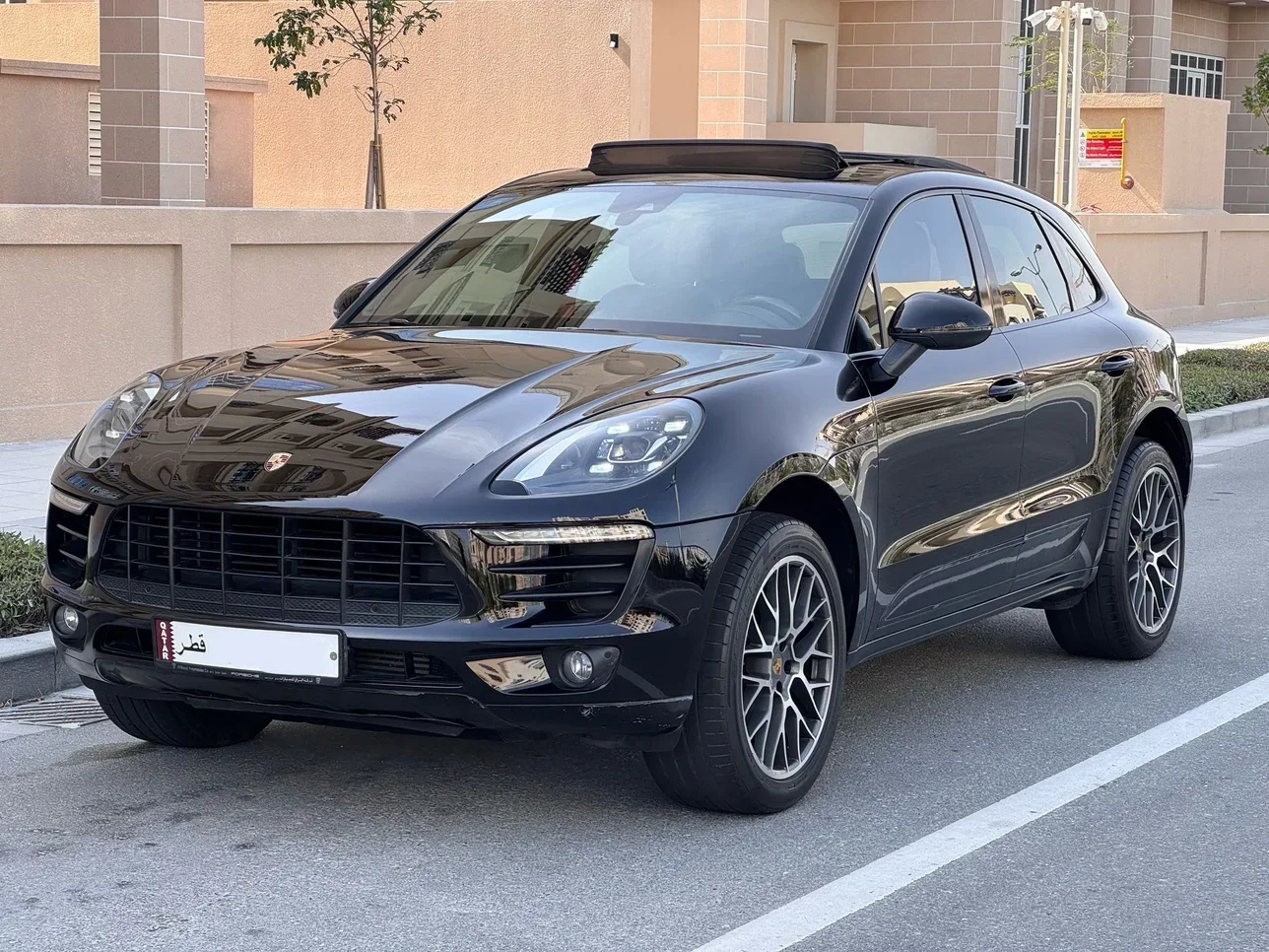 Porsche  Macan  2018  Automatic  107,000 Km  4 Cylinder  Four Wheel Drive (4WD)  SUV  Black