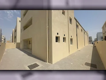 Warehouses & Stores - Al Wakrah  - Wadi Aba Seleel  -Area Size: 1000 Square Meter