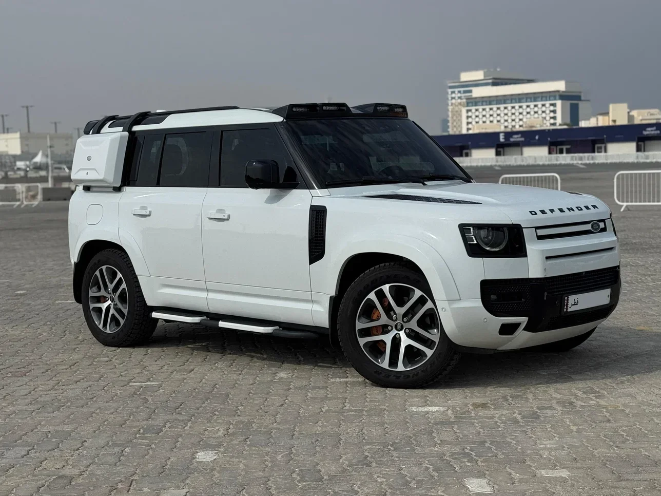  Land Rover  Defender  110 HSE  2022  Automatic  114,000 Km  6 Cylinder  Four Wheel Drive (4WD)  SUV  White  With Warranty